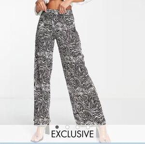 Intempo Accordion Pleat Pants Size Small